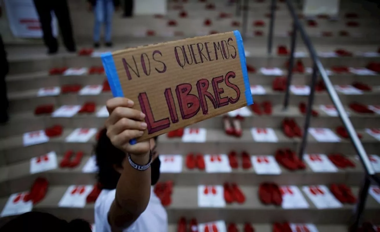 Féminas exigen un alto a la violencia contra la mujer (Fotos)