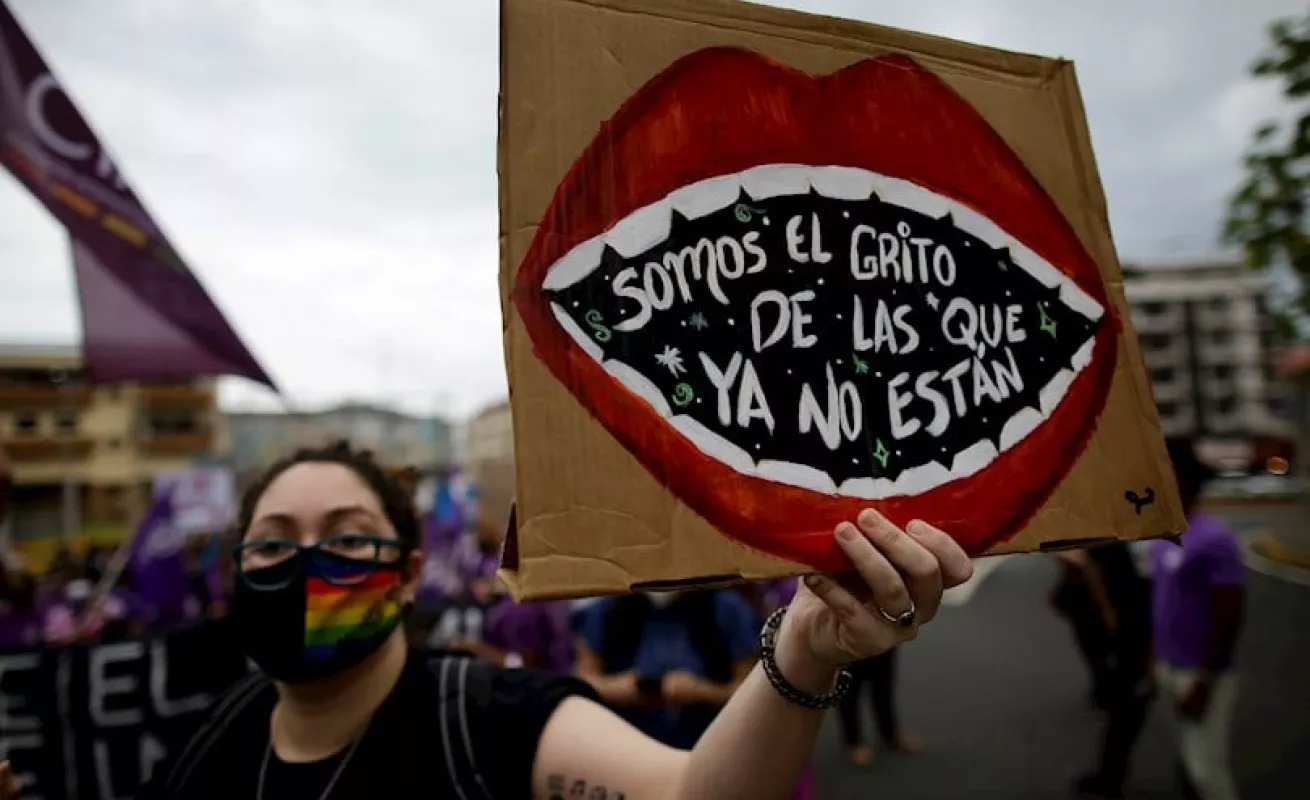 Féminas exigen un alto a la violencia contra la mujer (Fotos)