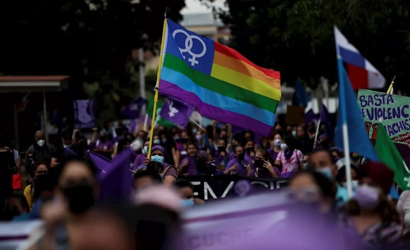 Féminas exigen un alto a la violencia contra la mujer (Fotos)