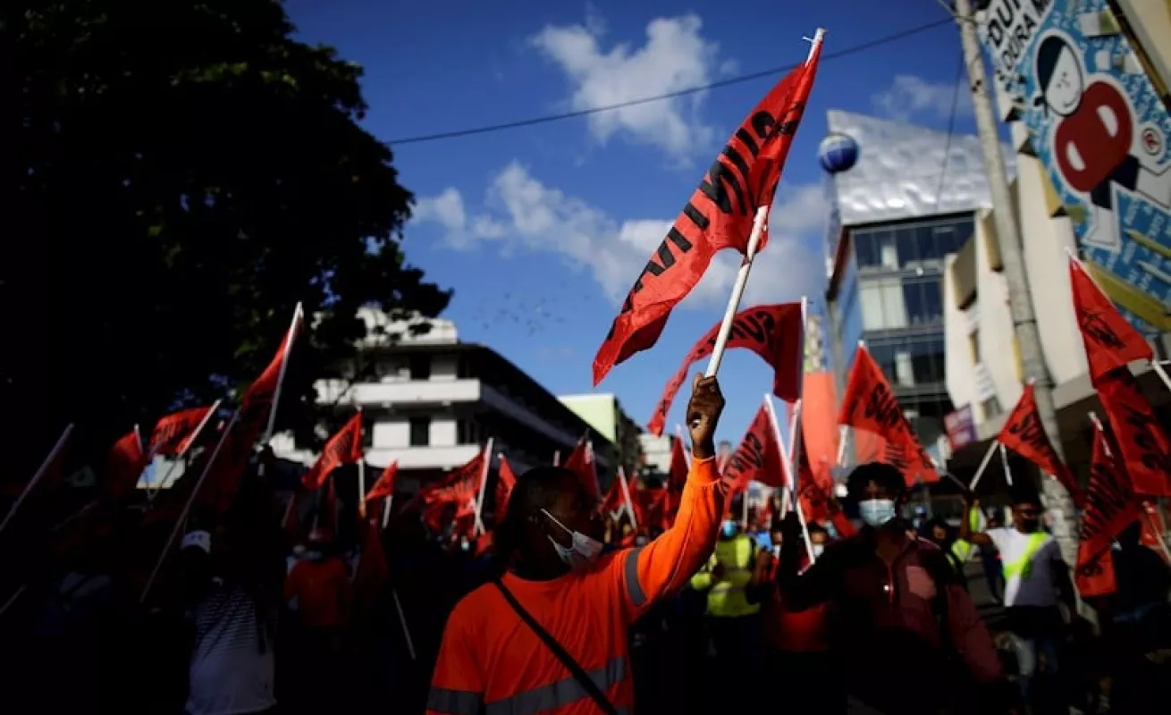 Sindicalistas y educadores marchan a la presidencia para pedir que el Estado garantice derechos básicos (Fotos)