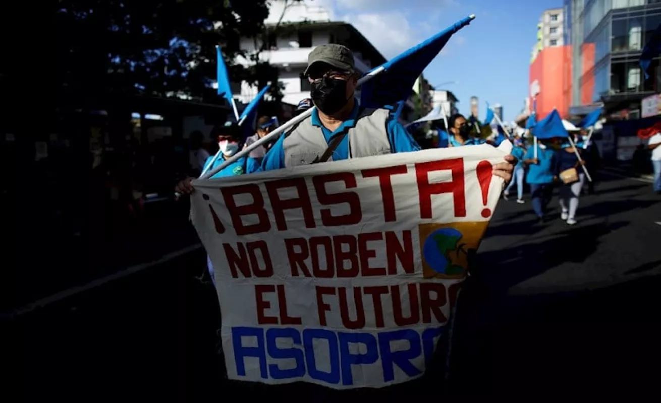 Sindicalistas y educadores marchan a la presidencia para pedir que el Estado garantice derechos básicos (Fotos)