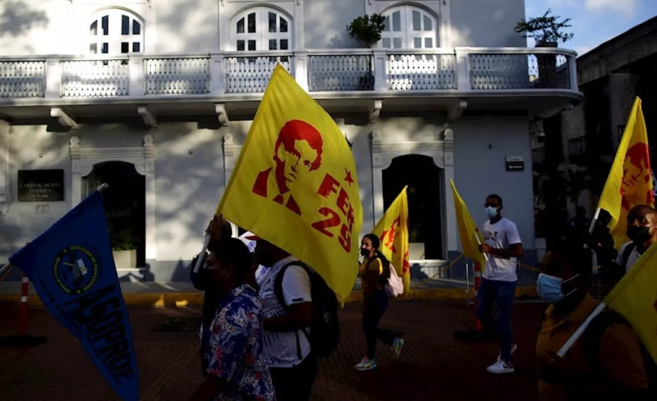 Sindicalistas y educadores marchan a la presidencia para pedir que el Estado garantice derechos básicos (Fotos)