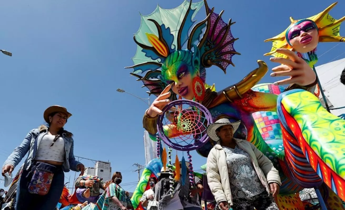 Canto a la Tierra" llena de música y color el Carnaval de Negros y Blancos (Fotos)