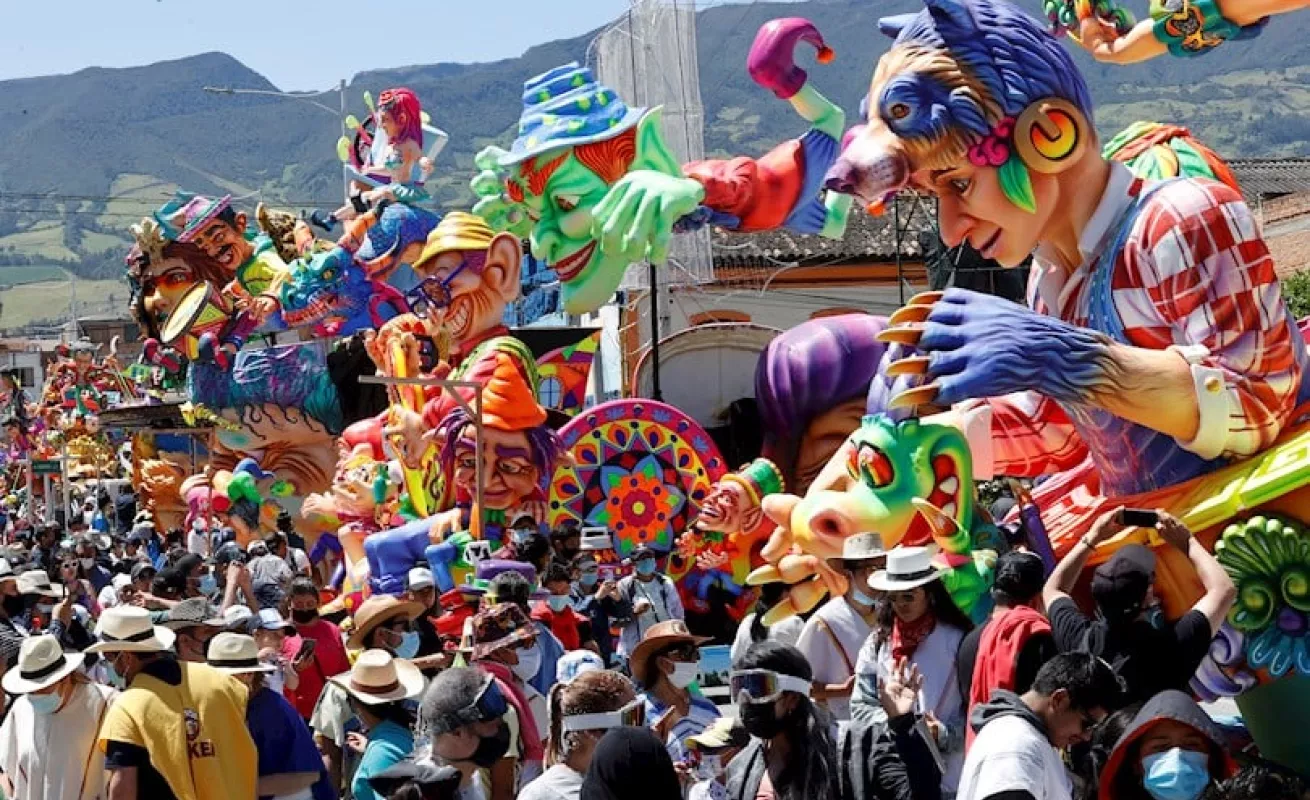 Canto a la Tierra" llena de música y color el Carnaval de Negros y Blancos (Fotos)