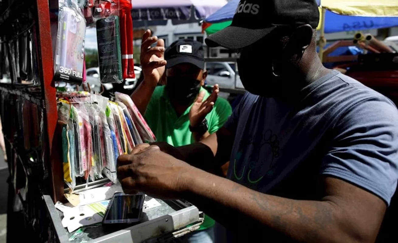 ¿Qué puedo vender? se preguntan miles en Panamá empujados a la informalidad