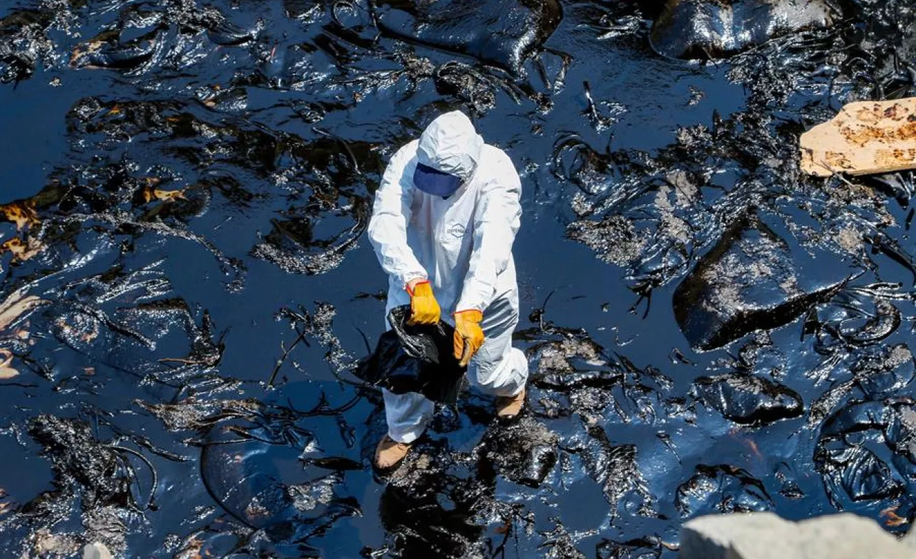 Crece el impacto ambiental en costa de Perú por derrame de petróleo de Repsol (Fotos)