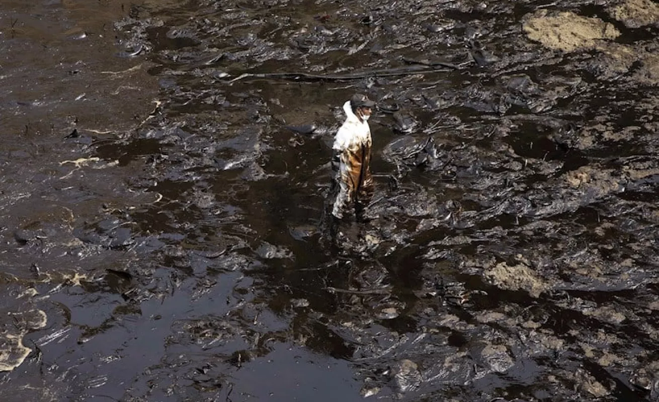 Crece el impacto ambiental en costa de Perú por derrame de petróleo de Repsol (Fotos)