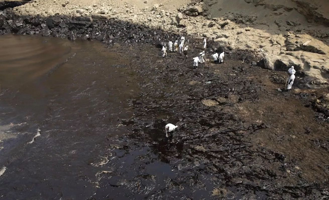 Crece el impacto ambiental en costa de Perú por derrame de petróleo de Repsol (Fotos)
