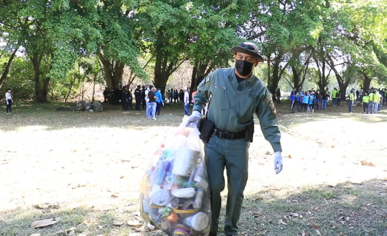 Tongos participan en jornada de recolección de basura 