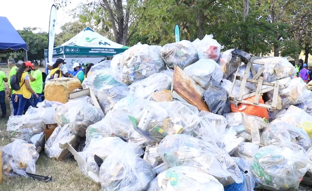 Tongos participan en jornada de recolección de basura 