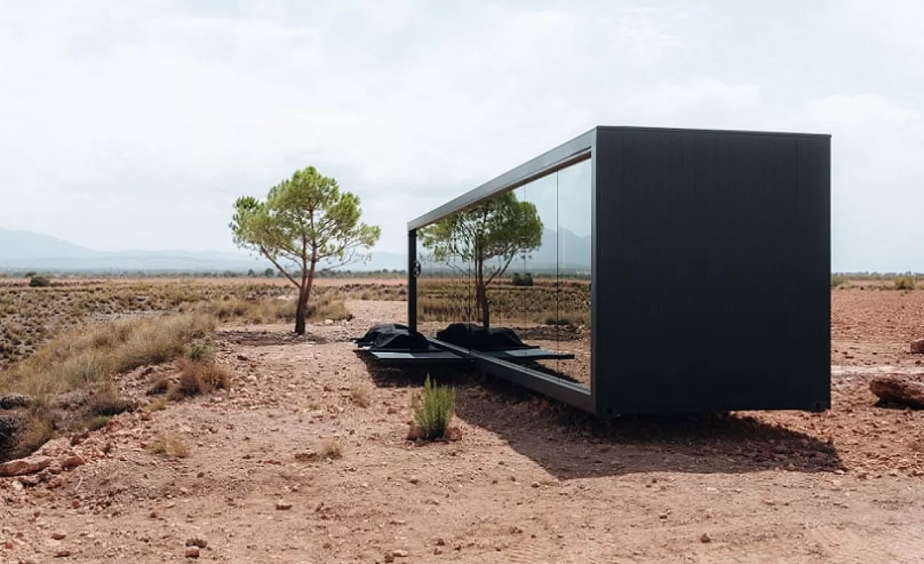 Un hotel cápsula en medio del desierto (Fotos)