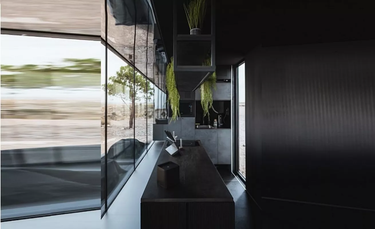 Un hotel cápsula en medio del desierto (Fotos)