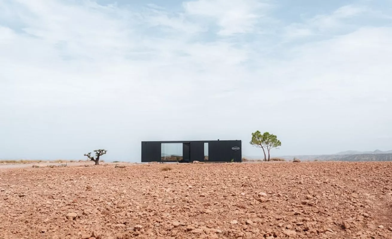 Un hotel cápsula en medio del desierto (Fotos)