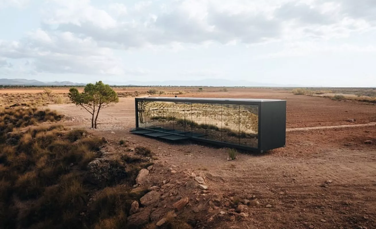 Un hotel cápsula en medio del desierto (Fotos)