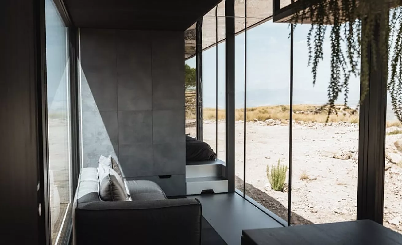 Un hotel cápsula en medio del desierto (Fotos)