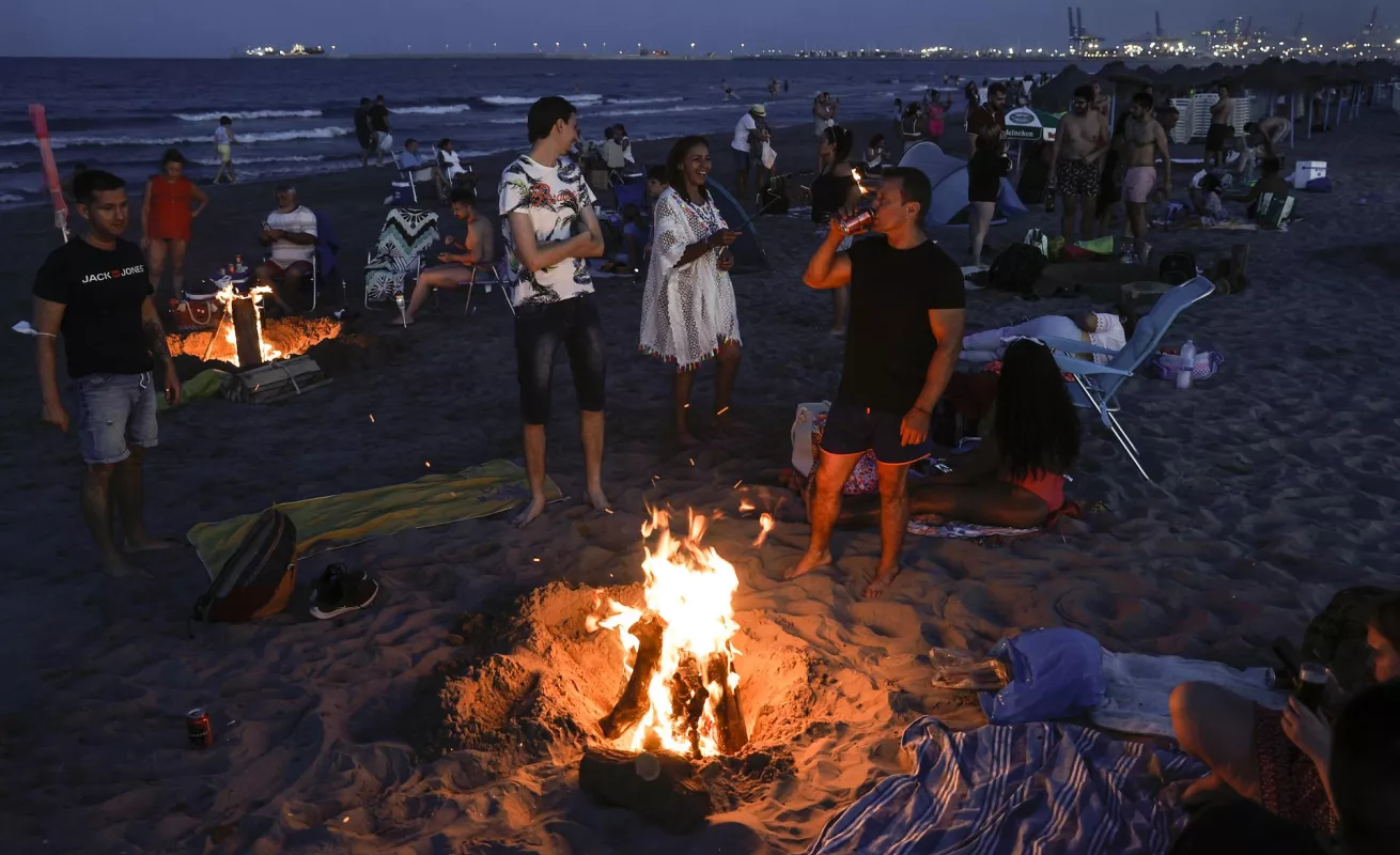 Celebración de la noche de San Juan en Gijón