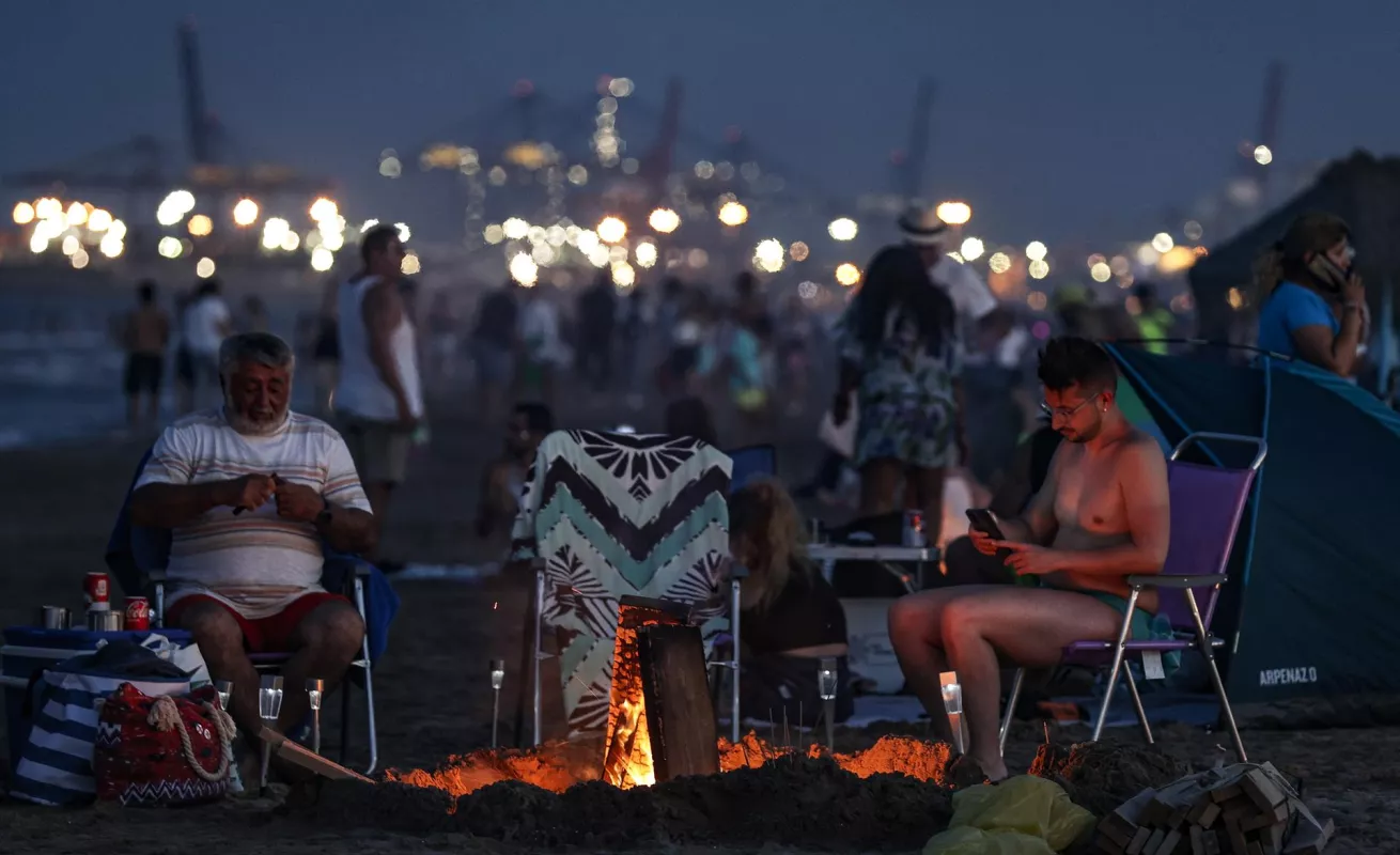 Celebración de la noche de San Juan en Gijón