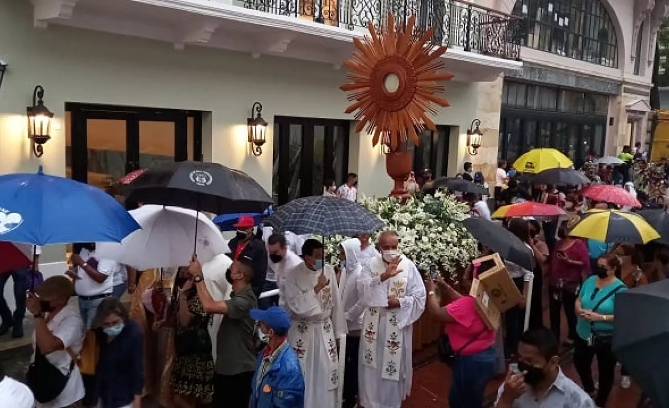 Conmemoración del Corpus Christi en el Casco Antiguo (Fotos)