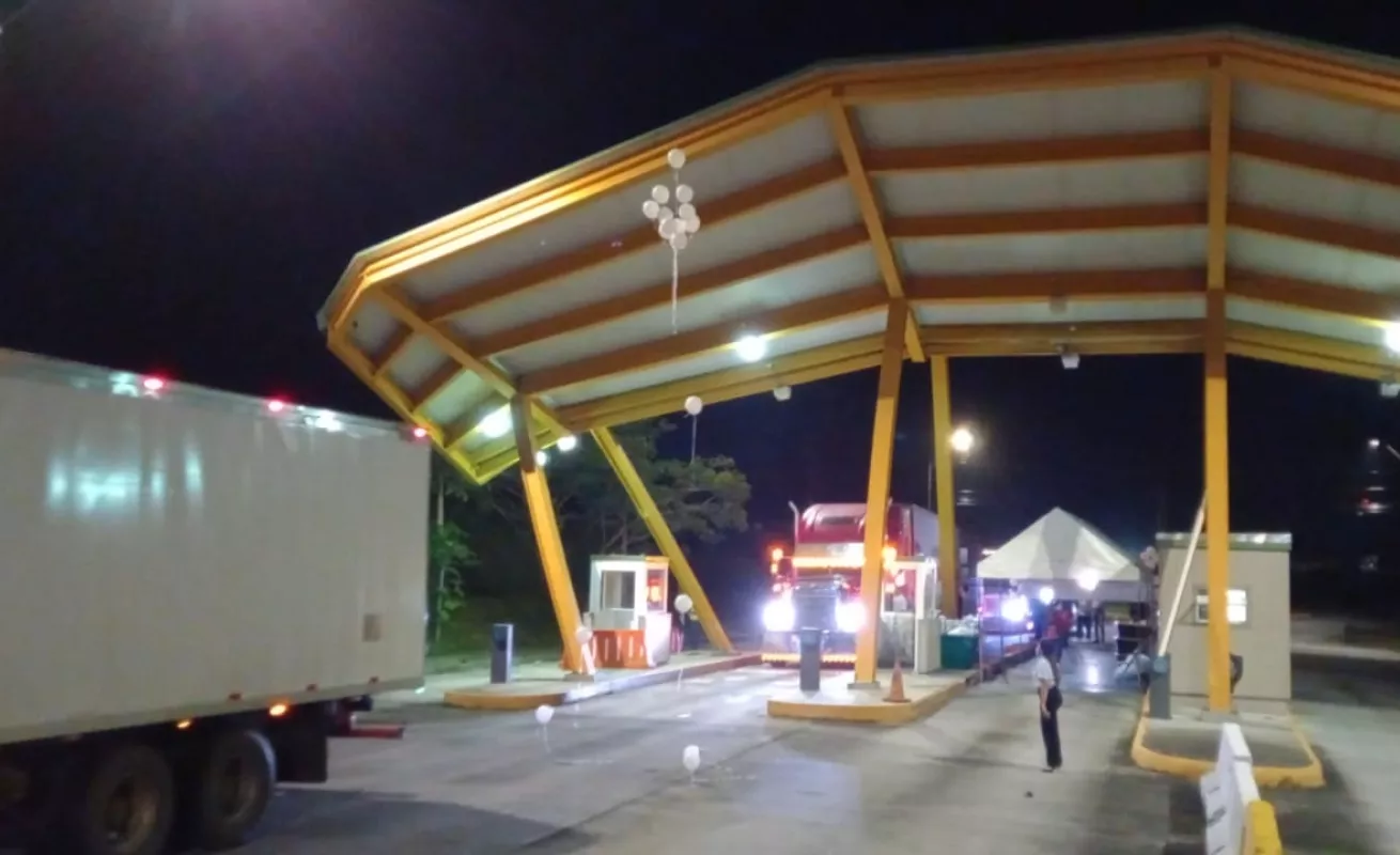  Convoy de camiones llegan a Merca Panamá 