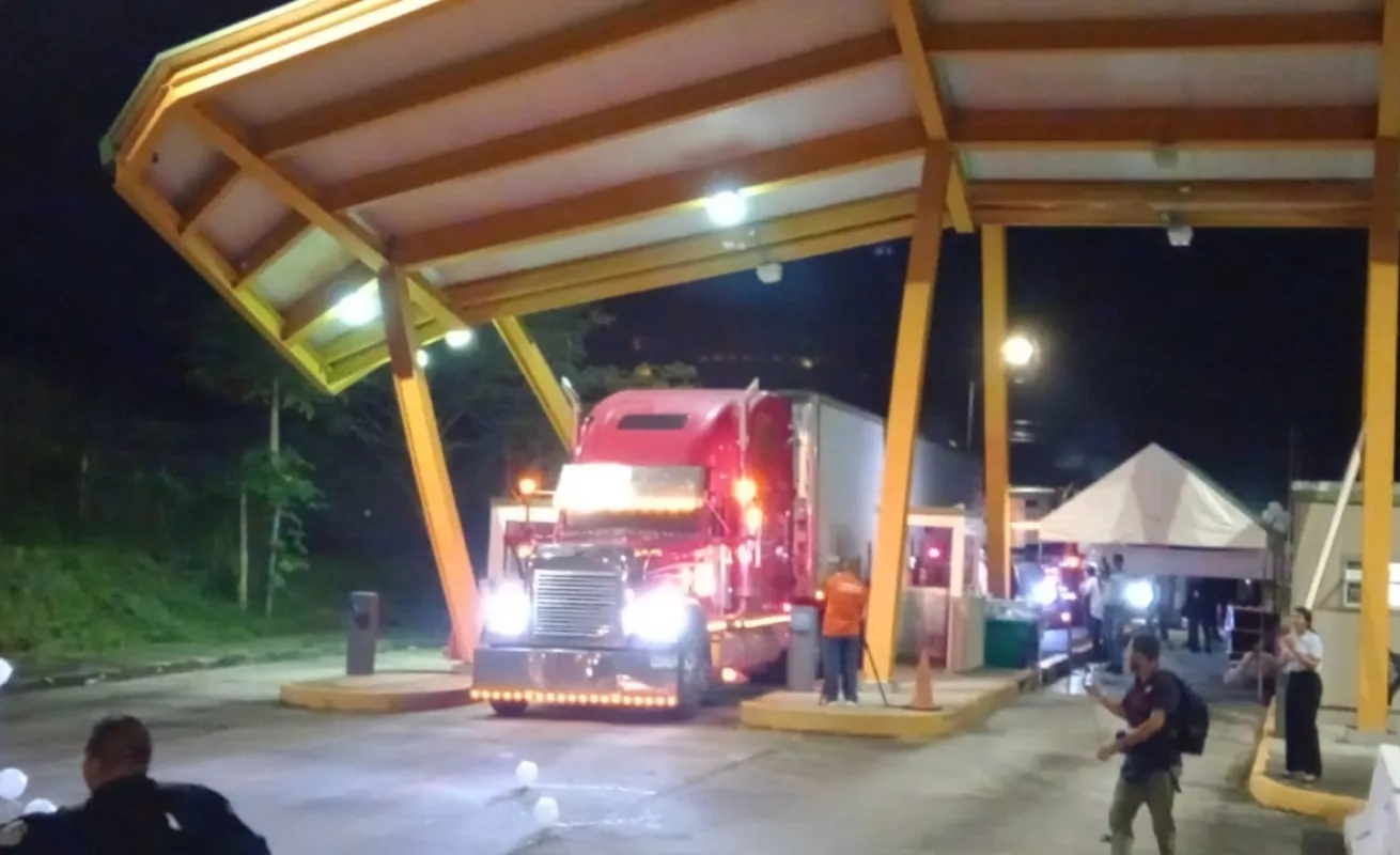  Convoy de camiones llegan a Merca Panamá 