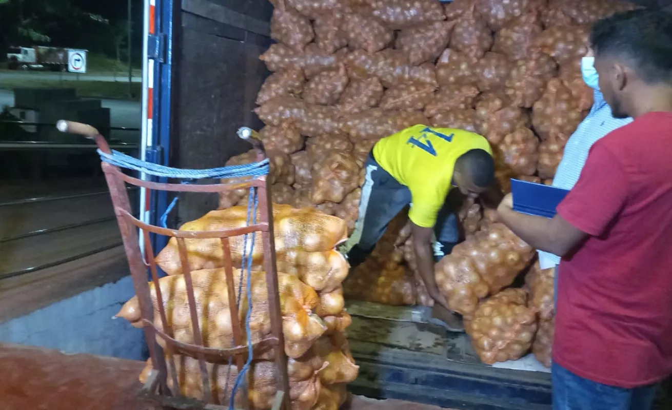  Convoy de camiones llegan a Merca Panamá 