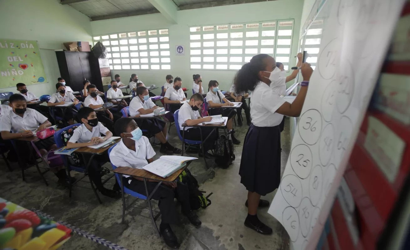 Regreso a clases a pesar de la huelga