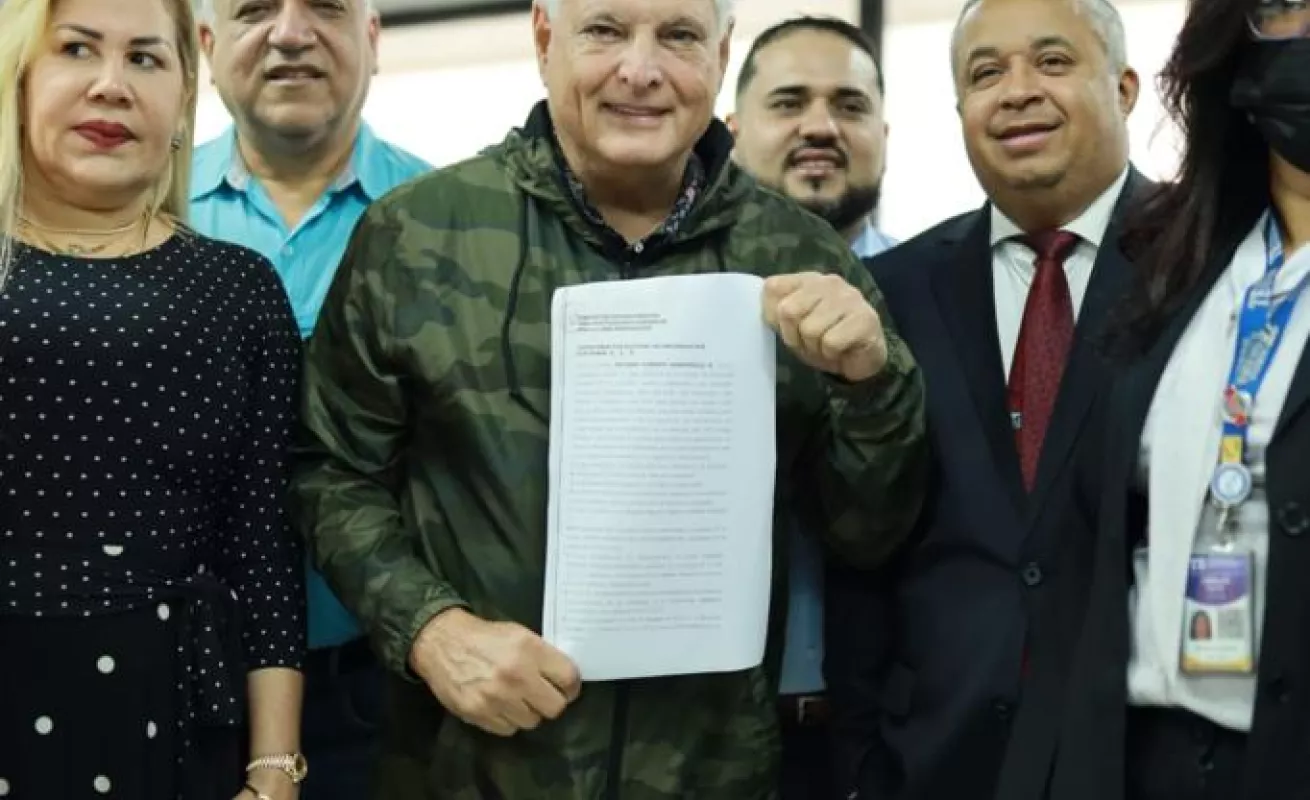 4 imágenes de una postulación a Presidente 