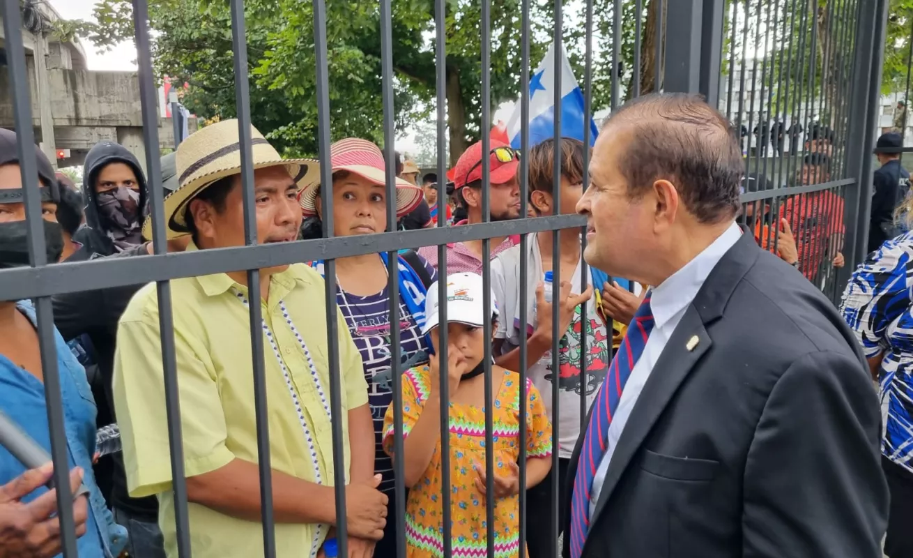 Originarios marchan por sus derechos en la capital