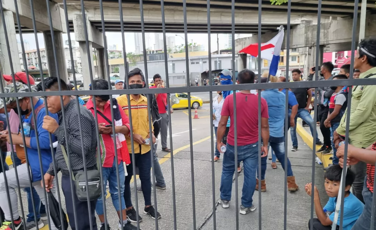 Originarios marchan por sus derechos en la capital