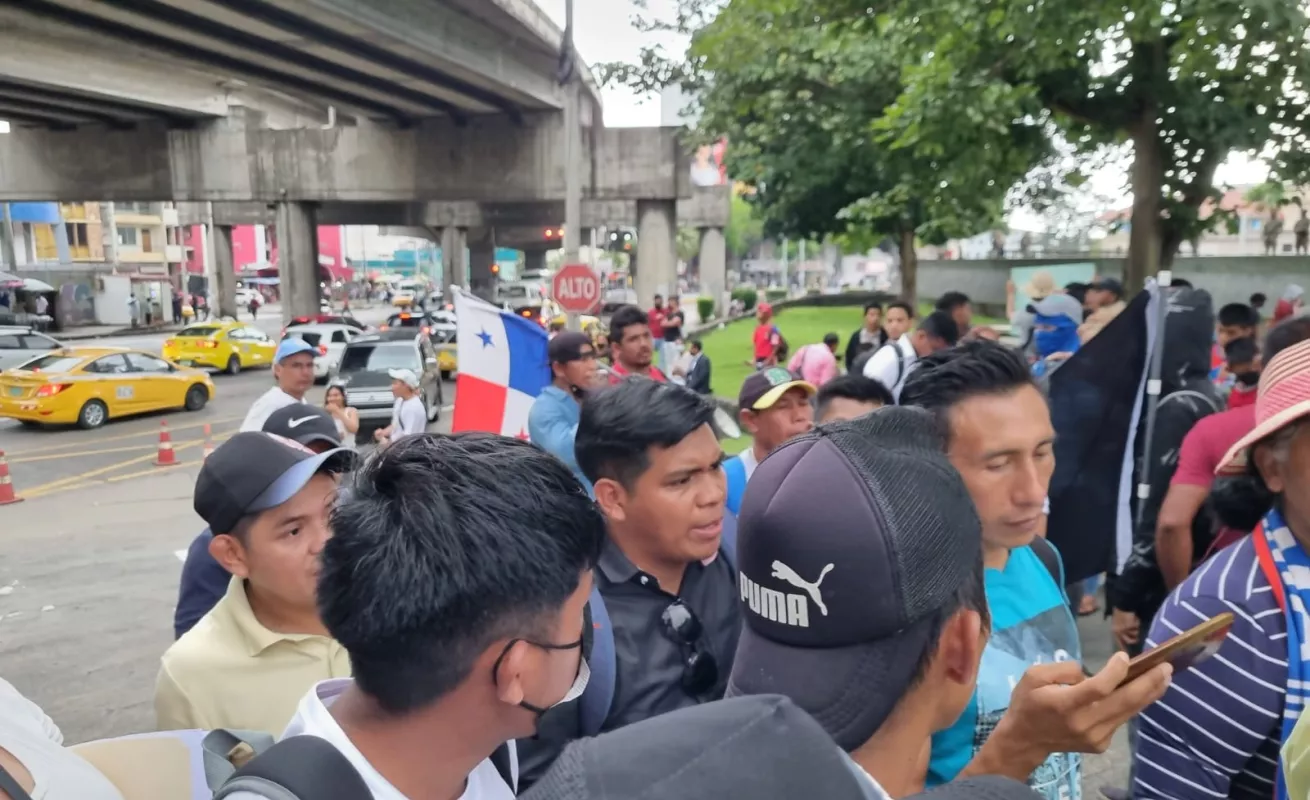 Originarios marchan por sus derechos en la capital