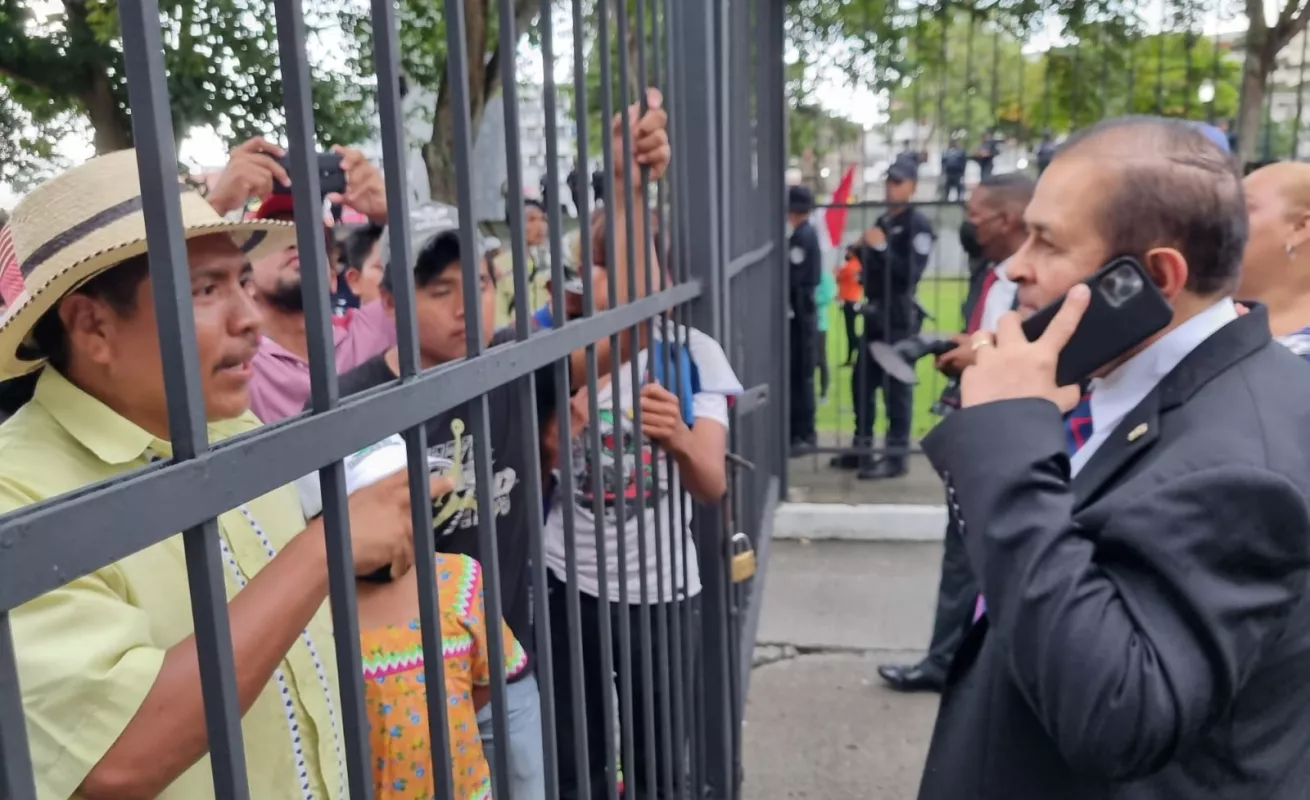 Originarios marchan por sus derechos en la capital