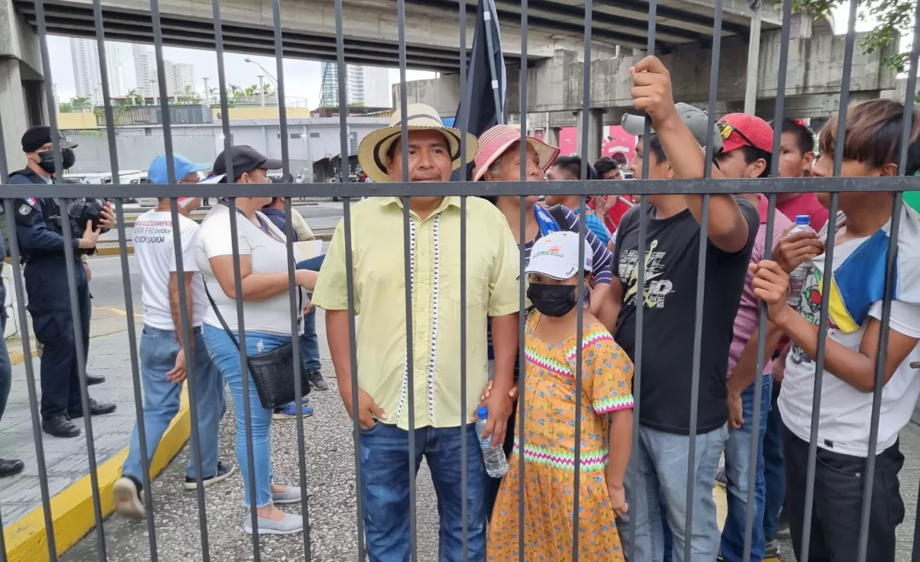 Originarios marchan por sus derechos en la capital