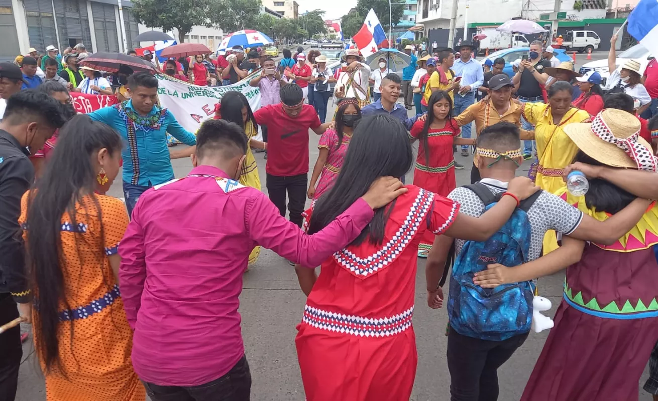 Originarios marchan por sus derechos en la capital