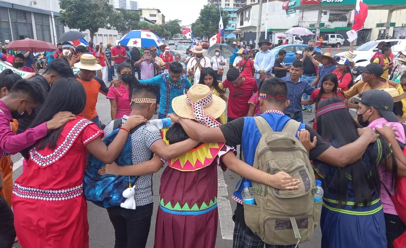 Originarios marchan por sus derechos en la capital