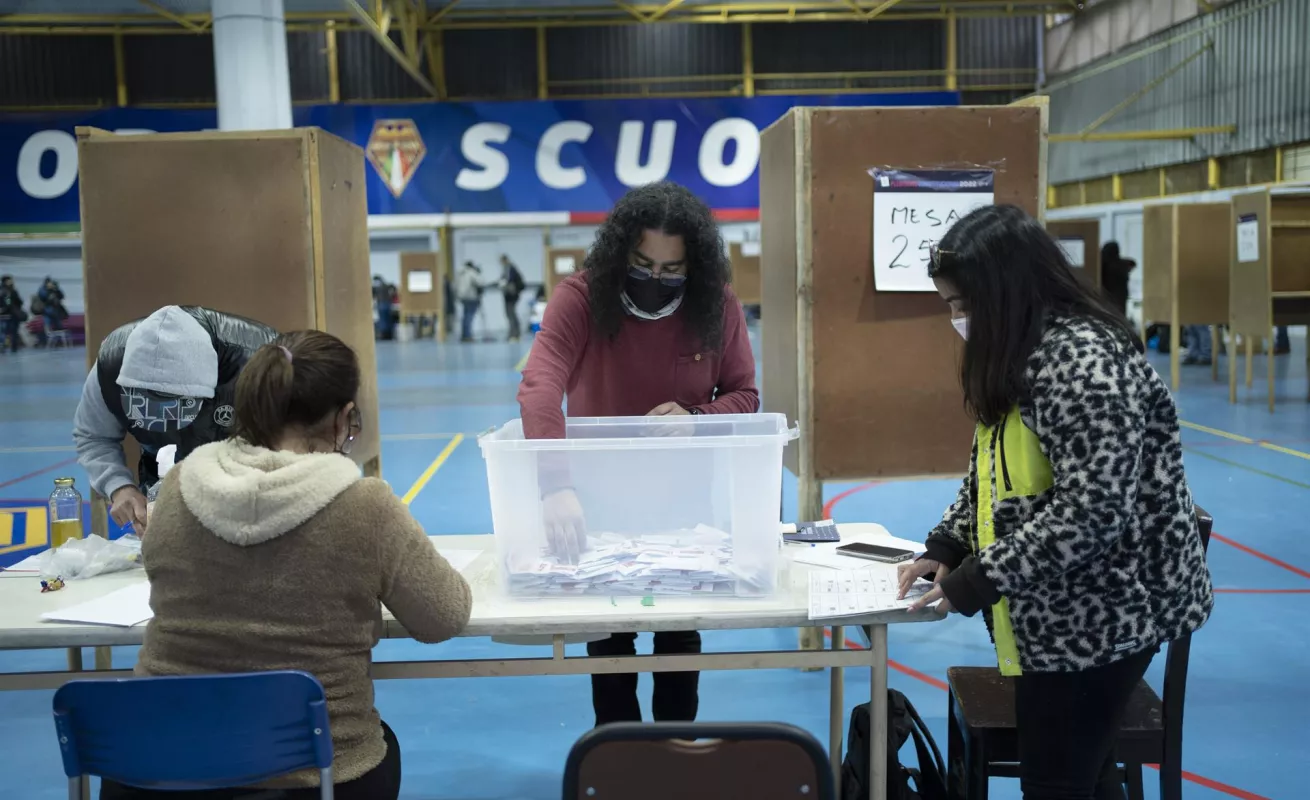 Chile rechaza con un aplastante 62,2 % la propuesta de nueva Constitución
