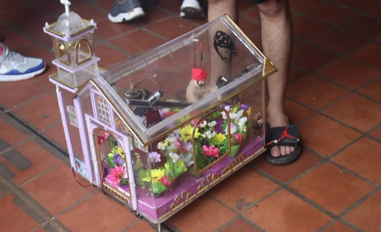 Miles de personas muestran su devoción por Jesús Nazareno