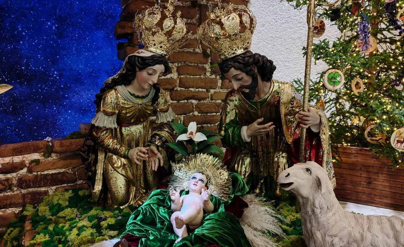 El Papa: "El Belén recuerda una Navidad distinta a la consumista y comercial"