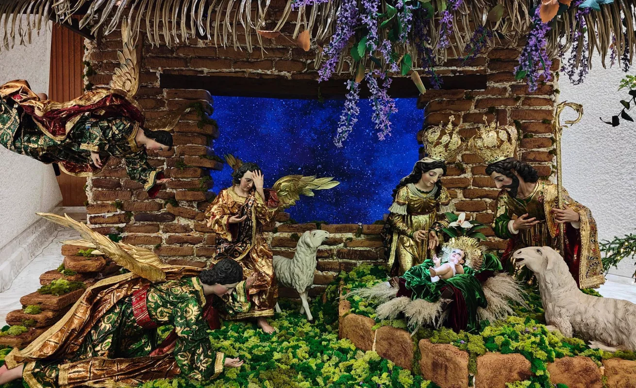 El Papa: "El Belén recuerda una Navidad distinta a la consumista y comercial"