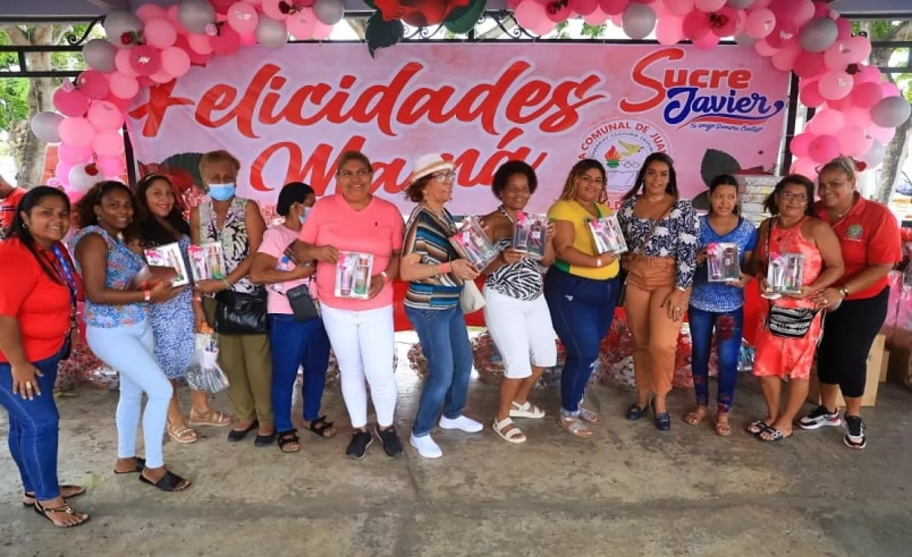 Juan Díaz homenajea a las madres