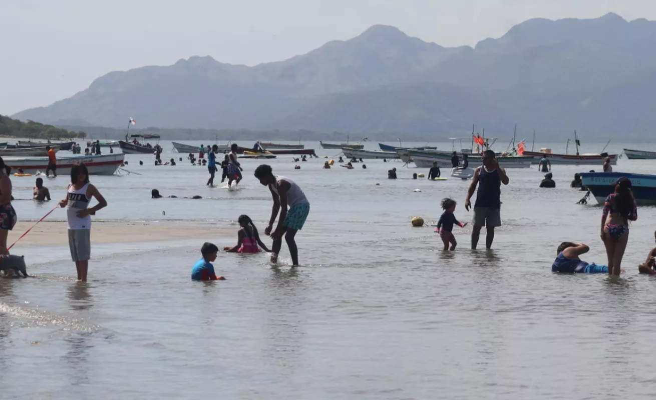 Chapuzón del 1 de enero para sacarse la sal 