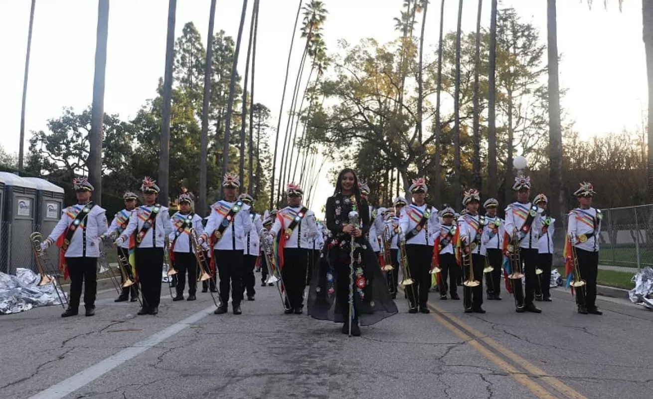 Banda de Música La Primavera de Santiago se luce en la Parada de las Rosas 2023 (Fotos)