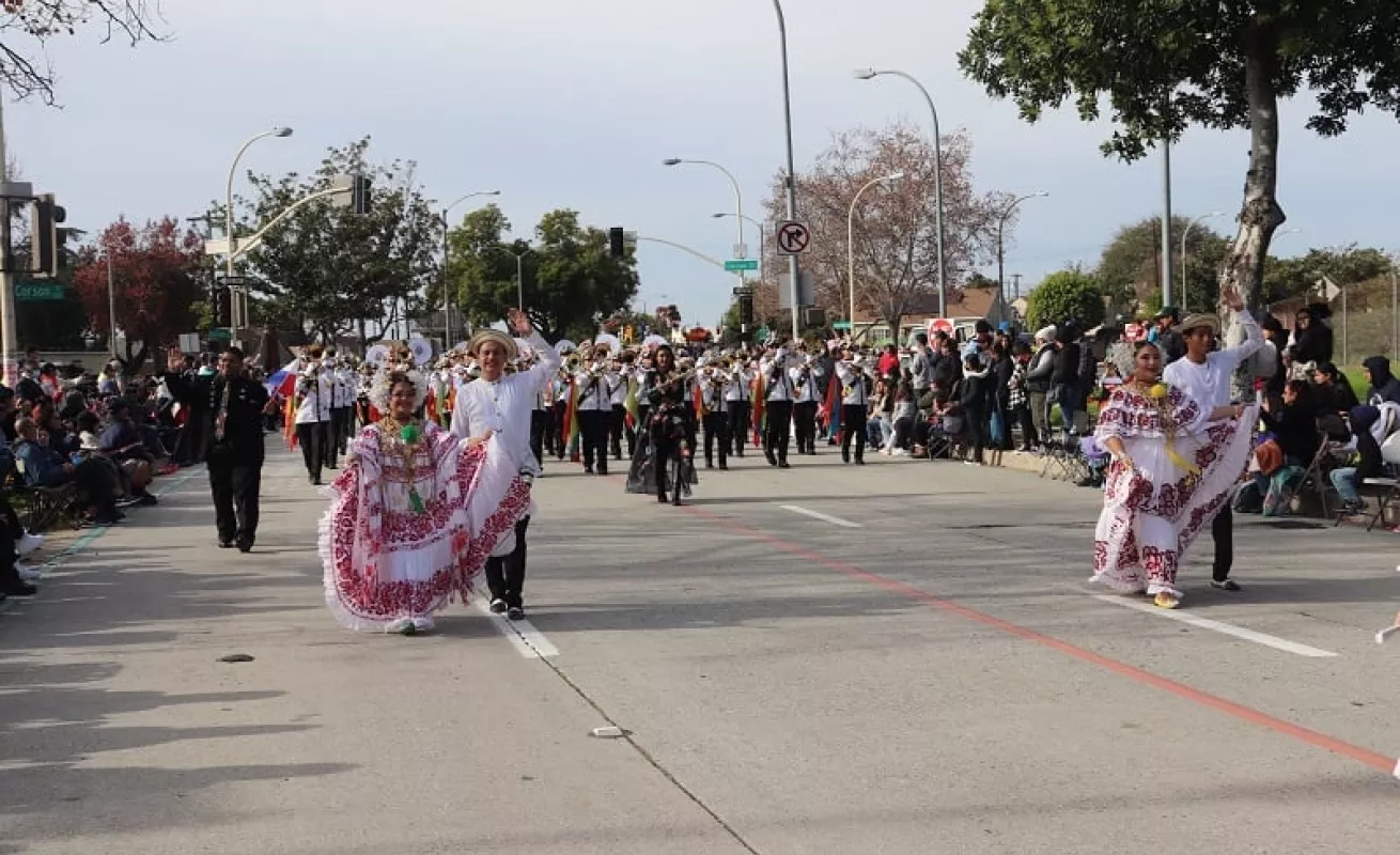 Banda de Música La Primavera de Santiago se luce en la Parada de las Rosas 2023 (Fotos)