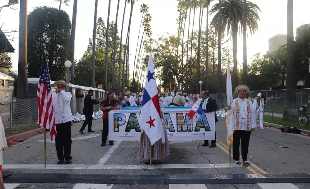 Banda de Música La Primavera de Santiago se luce en la Parada de las Rosas 2023 (Fotos)