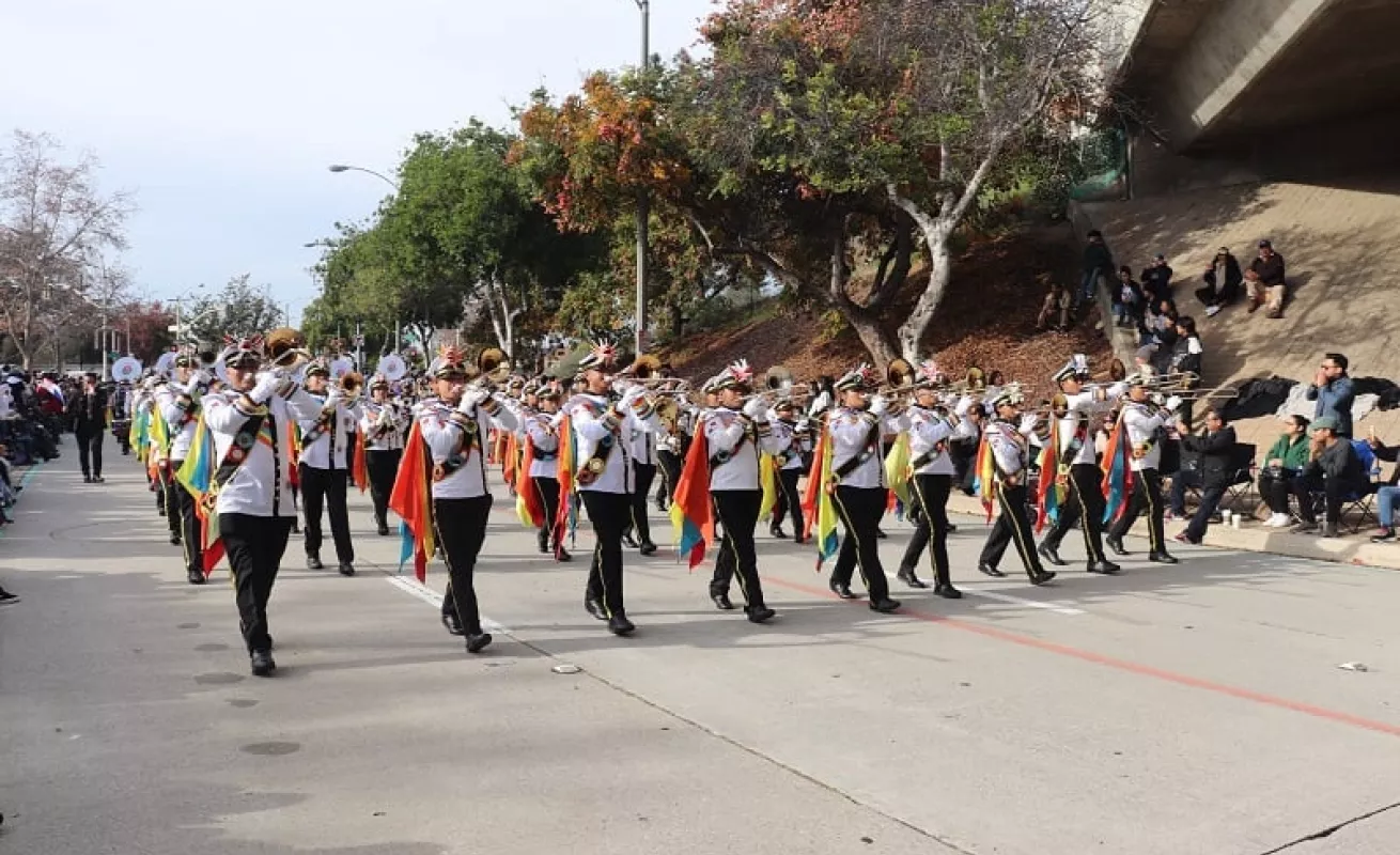 Banda de Música La Primavera de Santiago se luce en la Parada de las Rosas 2023 (Fotos)