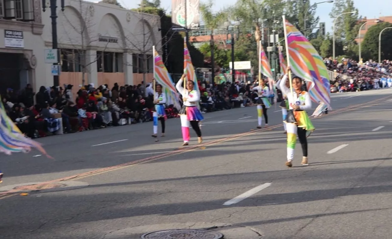 Banda de Música La Primavera de Santiago se luce en la Parada de las Rosas 2023 (Fotos)