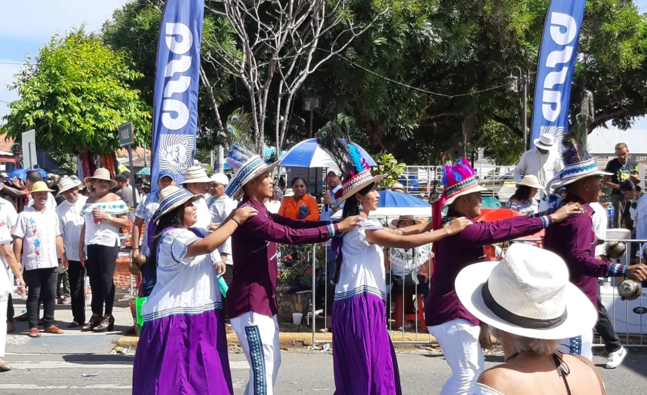 El traje típico se multiplicó por miles 