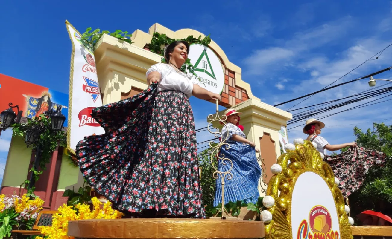 El traje típico se multiplicó por miles 