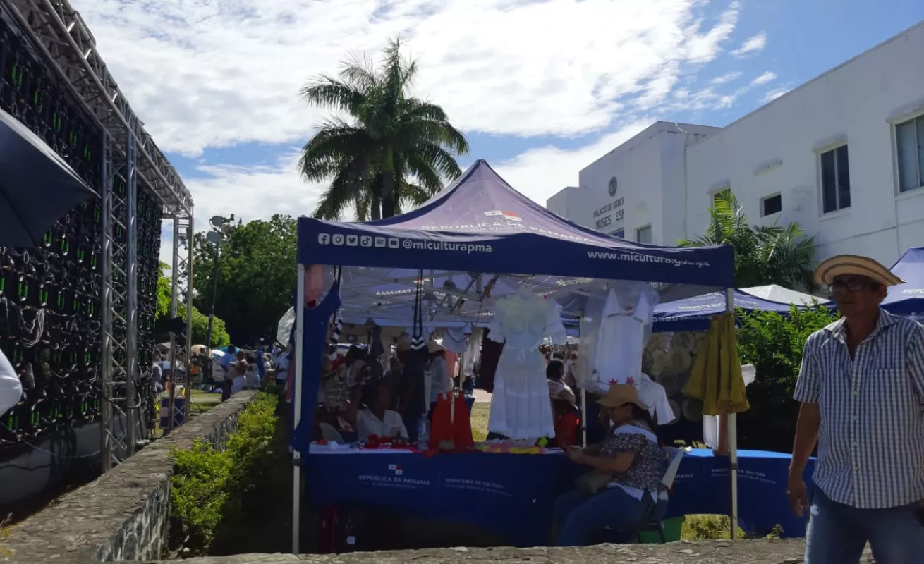 El traje típico se multiplicó por miles 