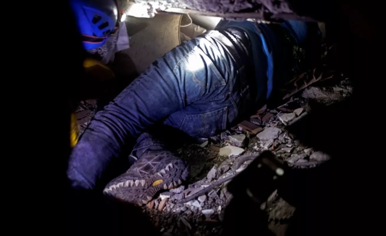 Potente terremoto de 7,7 sacude Turquía y Siria dejando miles de muertos