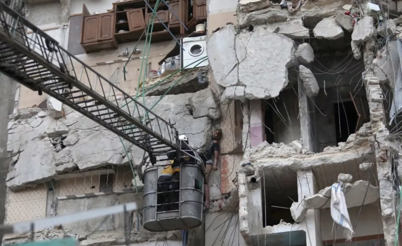 Potente terremoto de 7,7 sacude Turquía y Siria dejando miles de muertos